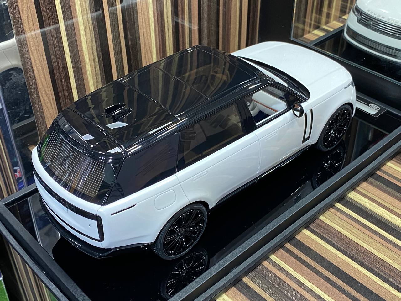 1/18 Land Rover Range Rover Autobiography white 2022 White By Motor Helix|Sold in Dturman.com Dubai UAE.