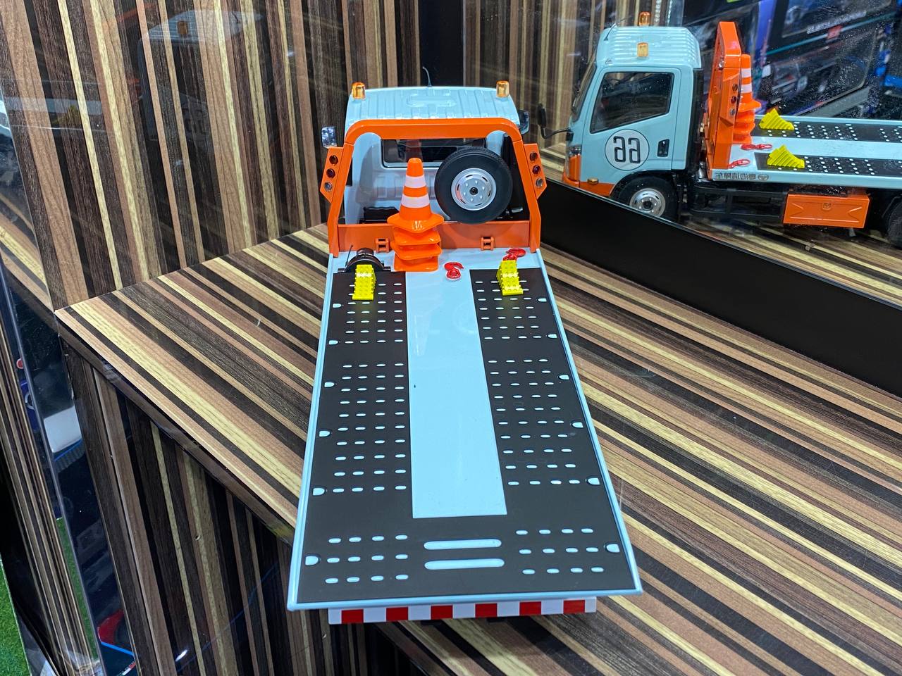1/18 Diecast Miniature Flat Bed Tow Truck Gulf Gulf Blue DBGT Model|Sold in Dturman.com Dubai UAE.