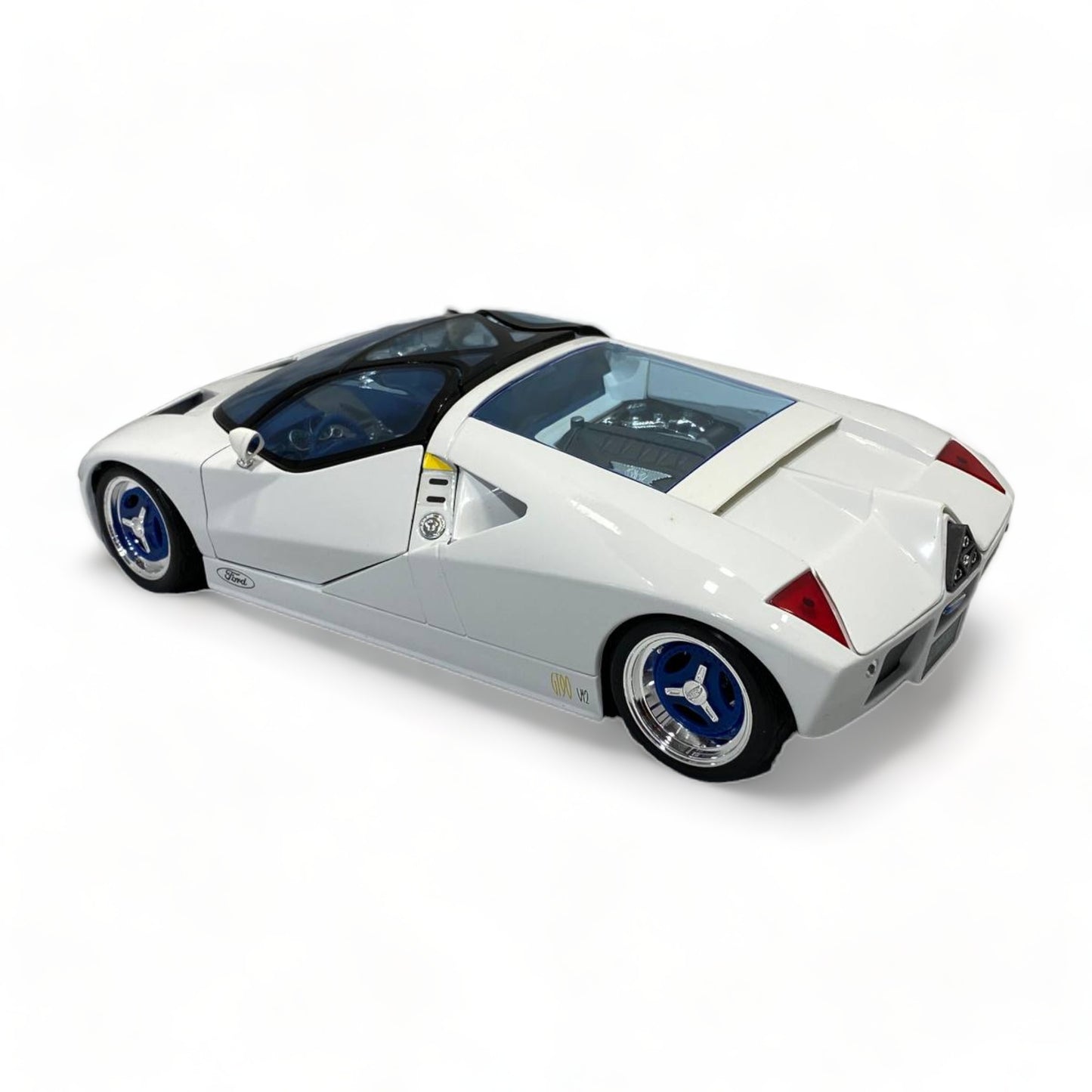 1/18 Diecast Maisto Ford GT90 WHITE Scale Model Car