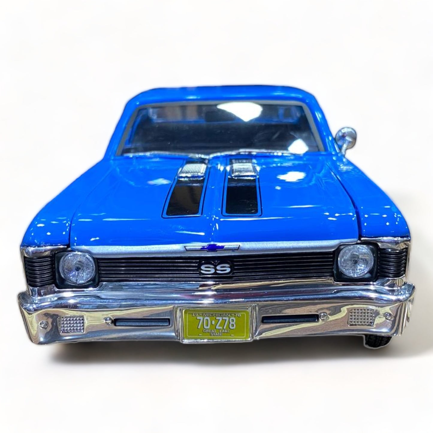 1/18 Maisto MAISTO Chevrolet Nova SS - Blue Scale Model Car