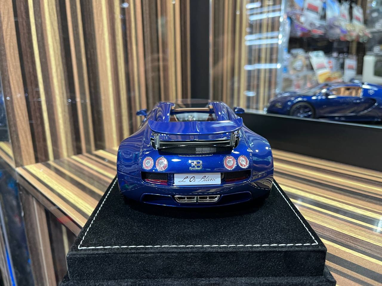 HH Bugatti Veyron 16.4 Grand Sport Vitesse - [1/18 Resin Blue Carbon]