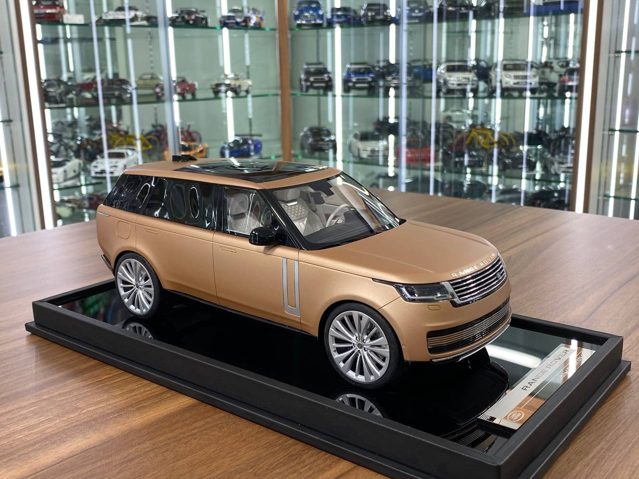 1/18 Resin Land Rover Range Rover Sunset Gold Matt by MotorHelix ...