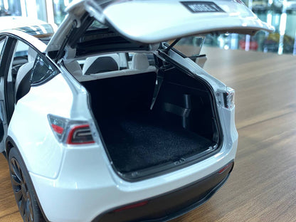 Tesla Model Y [ 1/18 White, Diecast ]