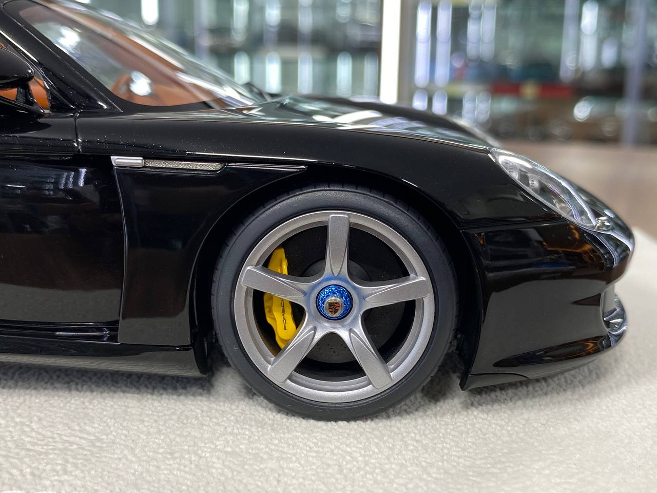 1:18 Resin Model  – Make Up Porsche Carrera GT (2004) Black Limited 60 pcs