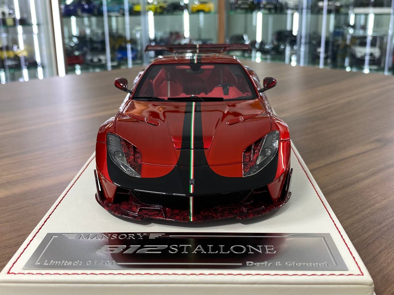 1:18 Resin  – Davis & Giovanni Ferrari 812 Stallone Mansory Red / Italian Flag Limited 1 of 1
