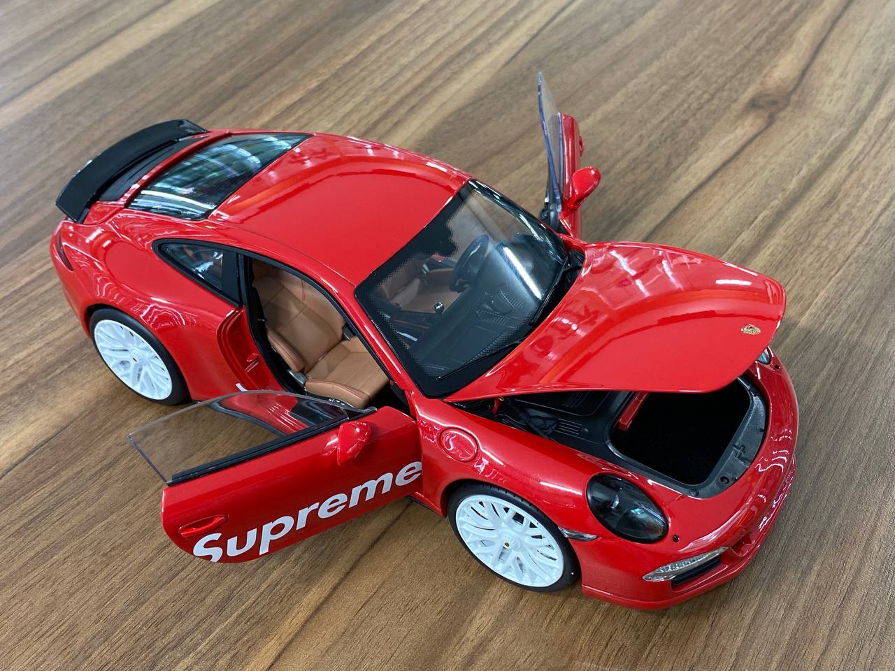 1:18 Diecast Full Opening – NSL Model Porsche 911 Carrera GTS Red Supreme / White Wheels – Limited 299