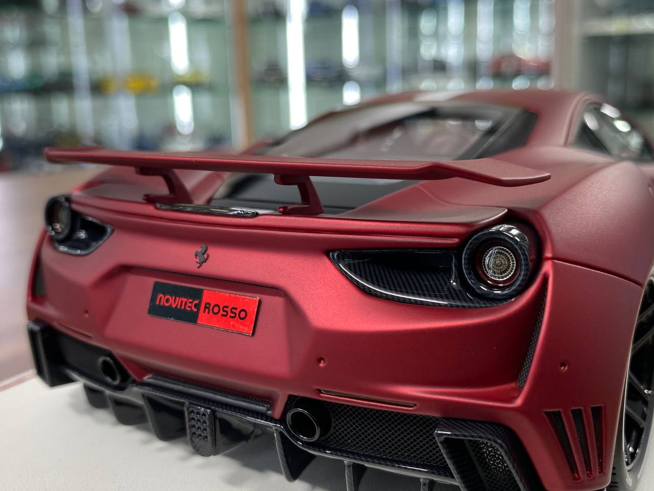 1:18 Resin Model – Davis & Giovanni Ferrari 488 GTB N-Largo – Matt Chrome Red, White/Black Stripe – Limited 5 pcs