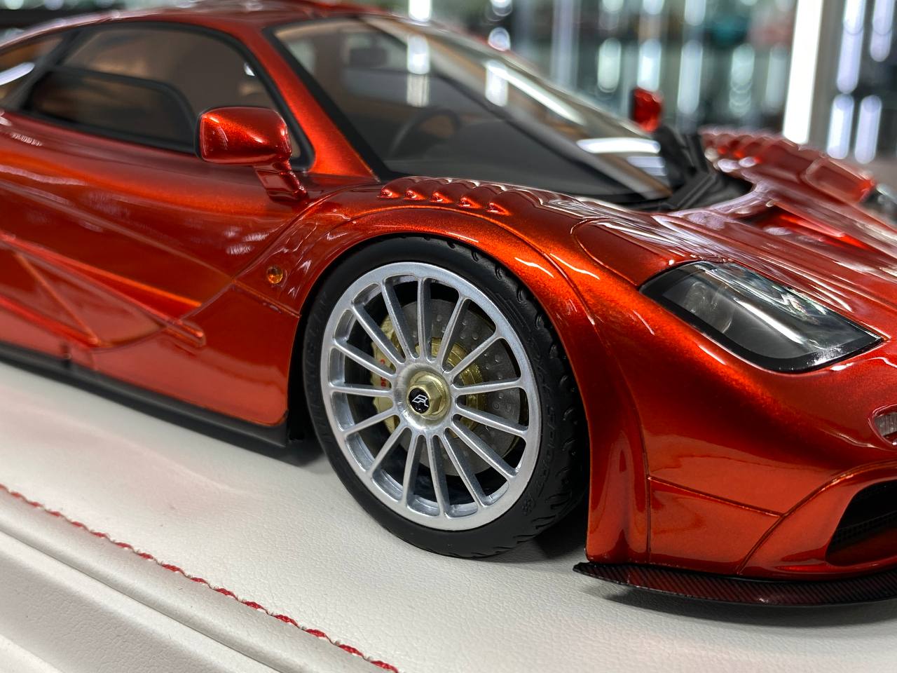 1/18 Resin Model – Versus McLaren F1 LM-Specification Orange (Limited to 85 pcs)