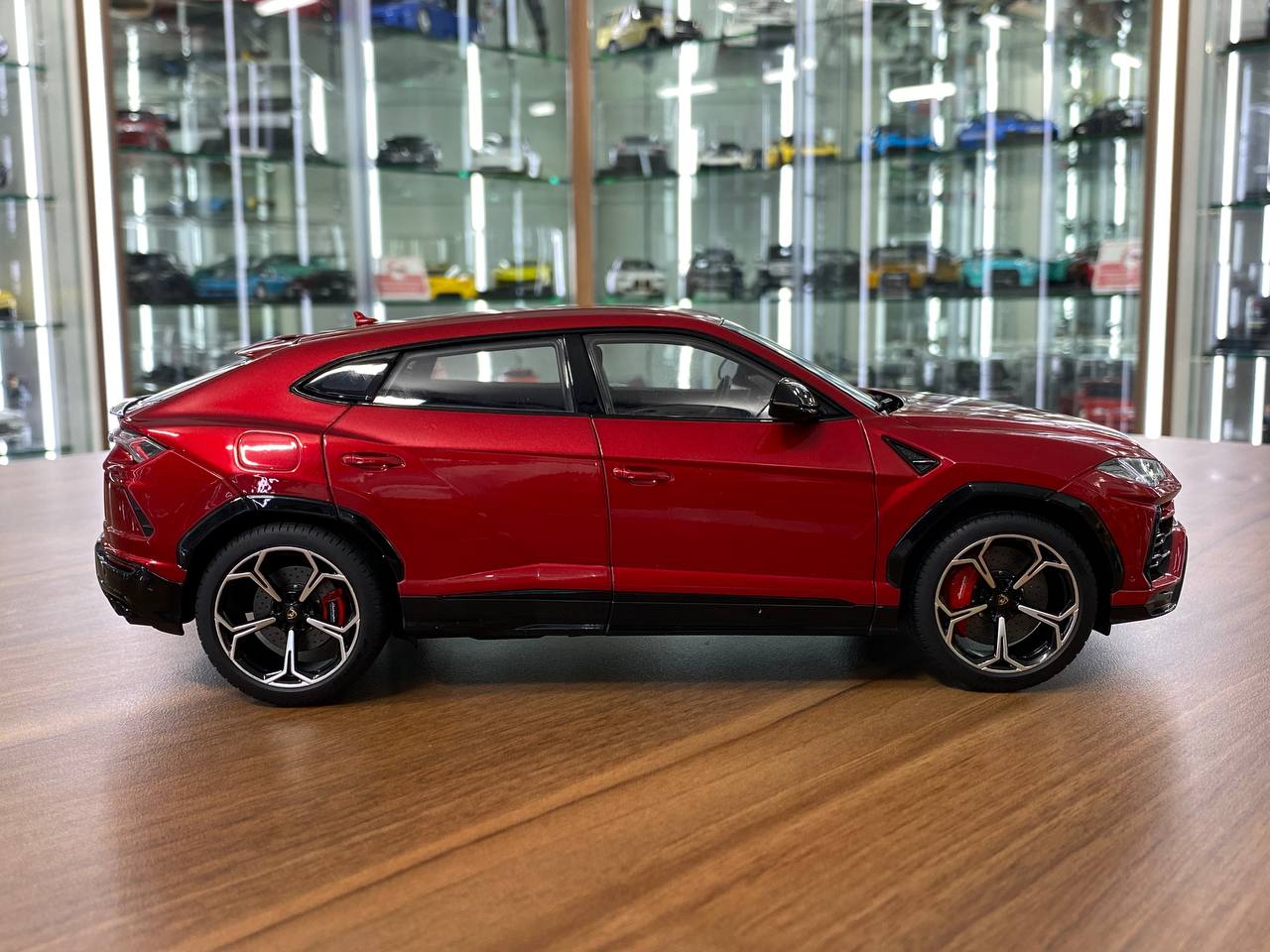 1/18 Diecast Lamborghini Urus Red Autoart Scale Model Car