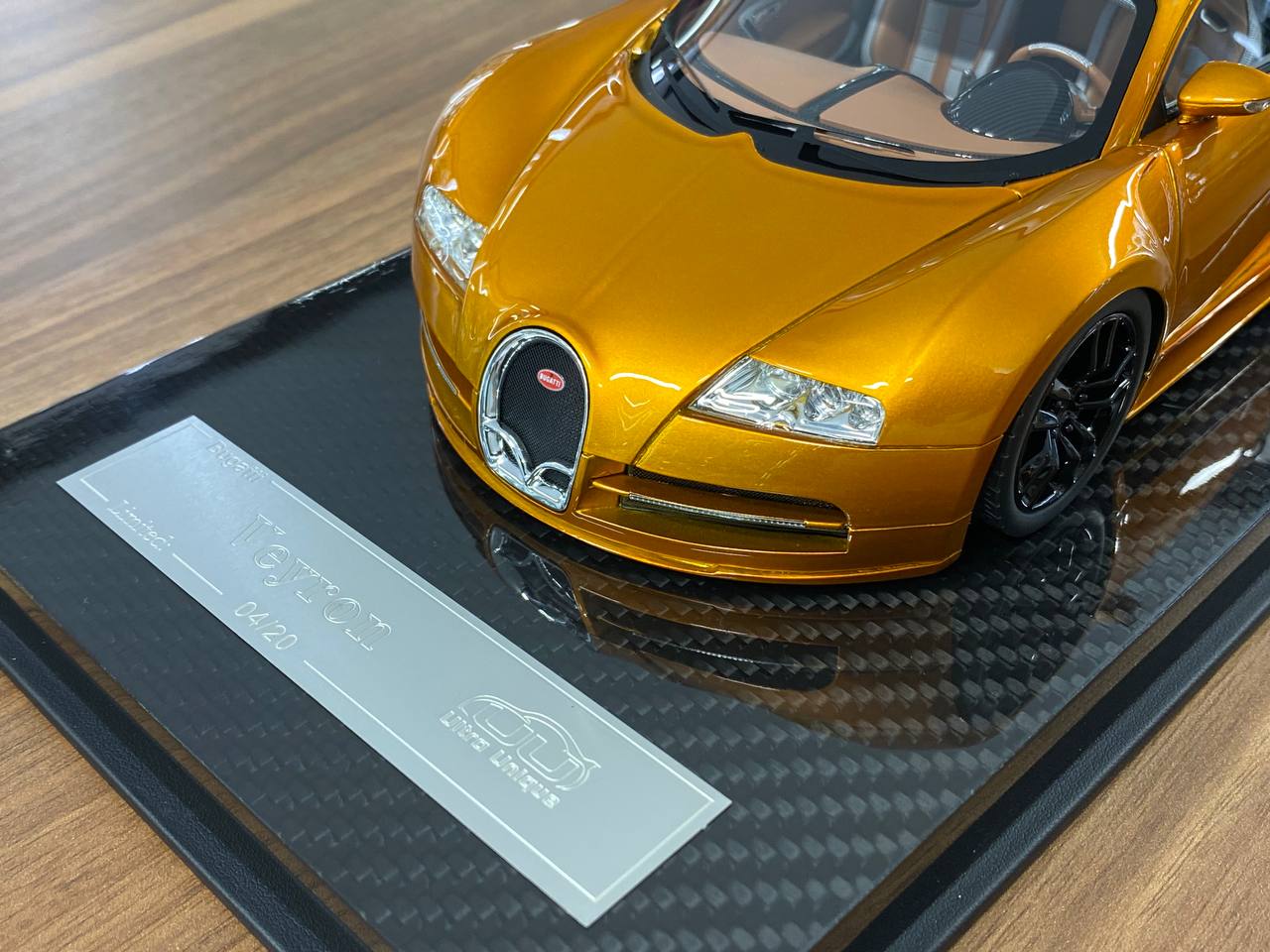 1/18 Resin Model – Bugatti Veyron | Ultra Unique | Gold | Limited 20 pcs