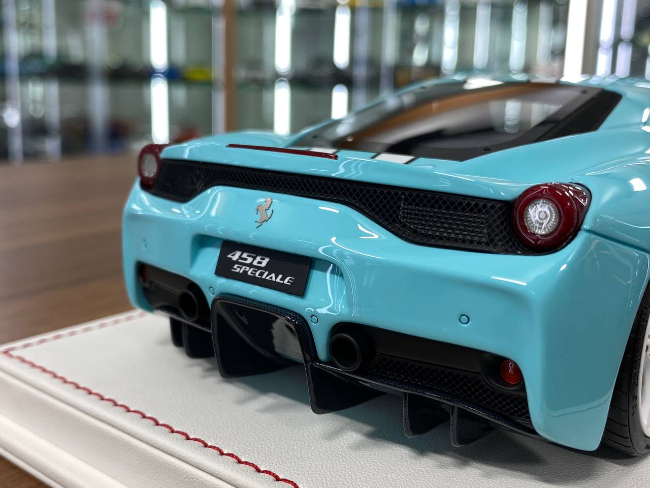 1/18 Resin Davis & Giovanni Ferrari 458 Speciale Tiffany Blue / White, Black Stripe Limited Edition: 20 pcs