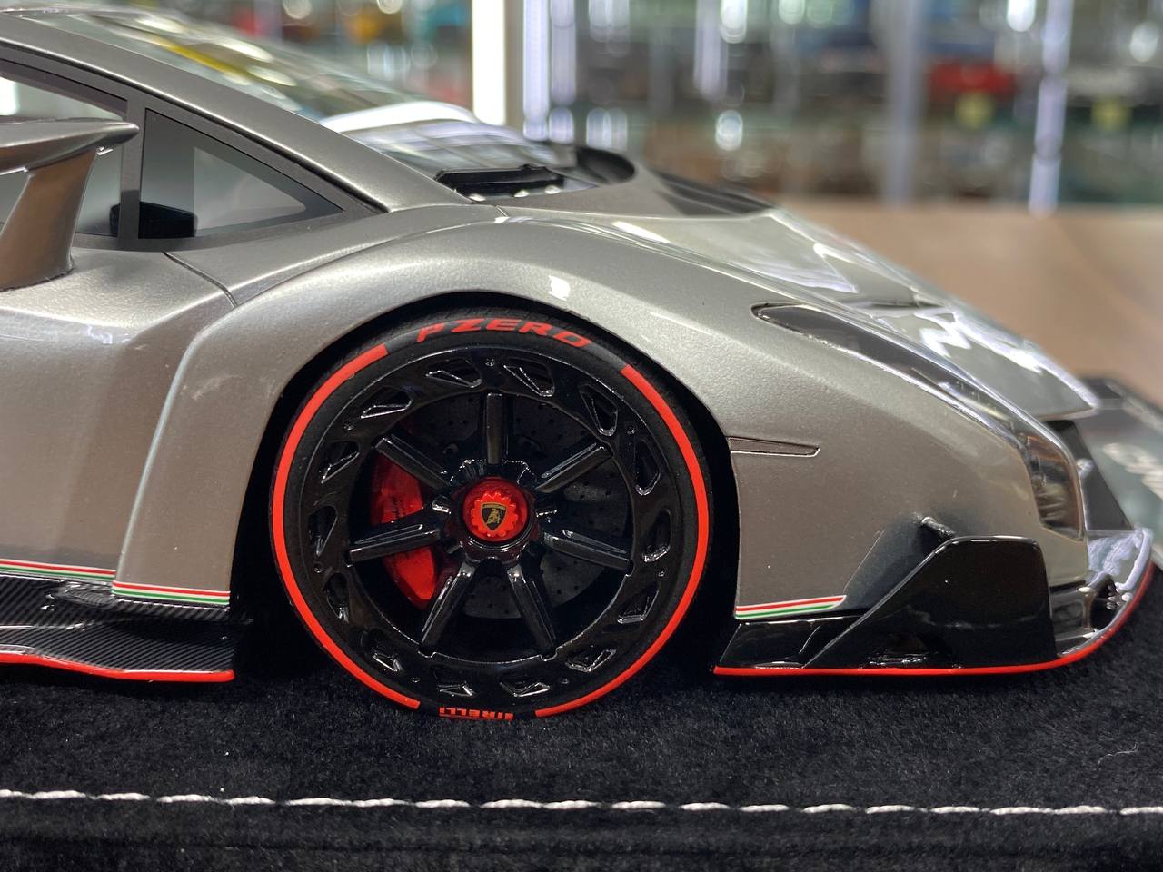 1/18 Resin Model H & H Lamborghini VENENO in Grigio Metalluro Silver - Limited 50 pcs