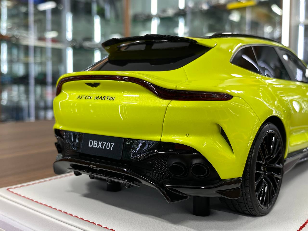 1/18 Resin IVY Model Aston Martin DBX707 Lime Essence Limited 30 pcs