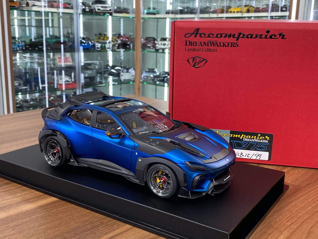 1/18 Resin Dream Walkers  Accompanier D775 in Matt Klein blue / black lining  Limited 15/99