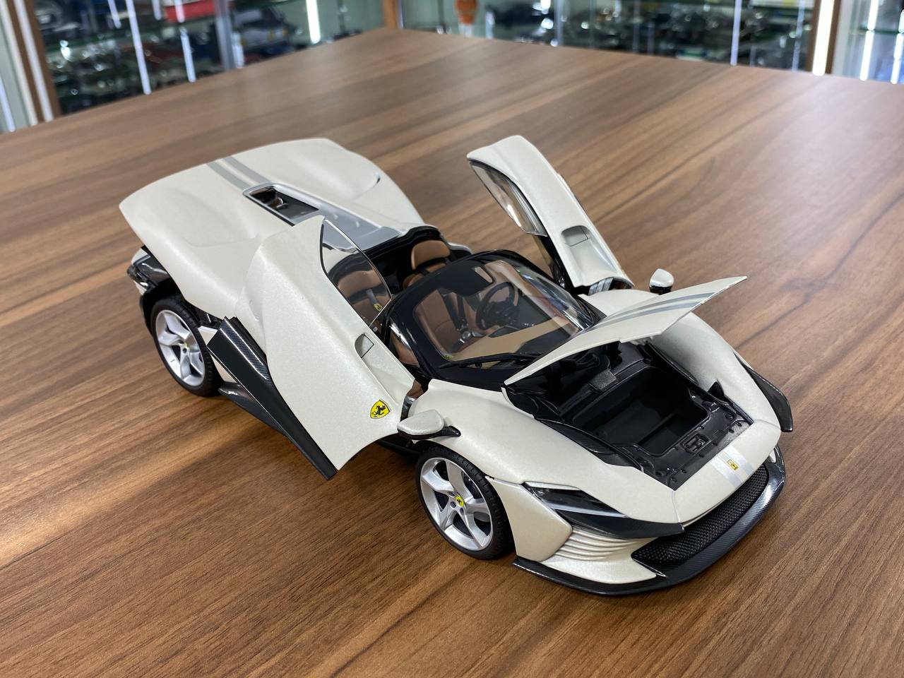 1/18 Diecast Bburago Ferrari DAYTONA SP3 WHITE Scale Model Car
