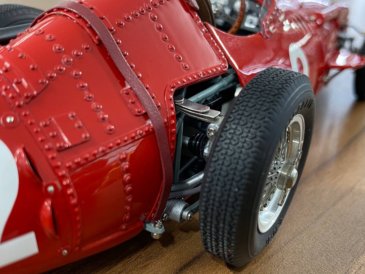 CMC Maserati 250 F GP Frankreich 1957, Winner JM. Fangio #2 [1/18 Diecast]