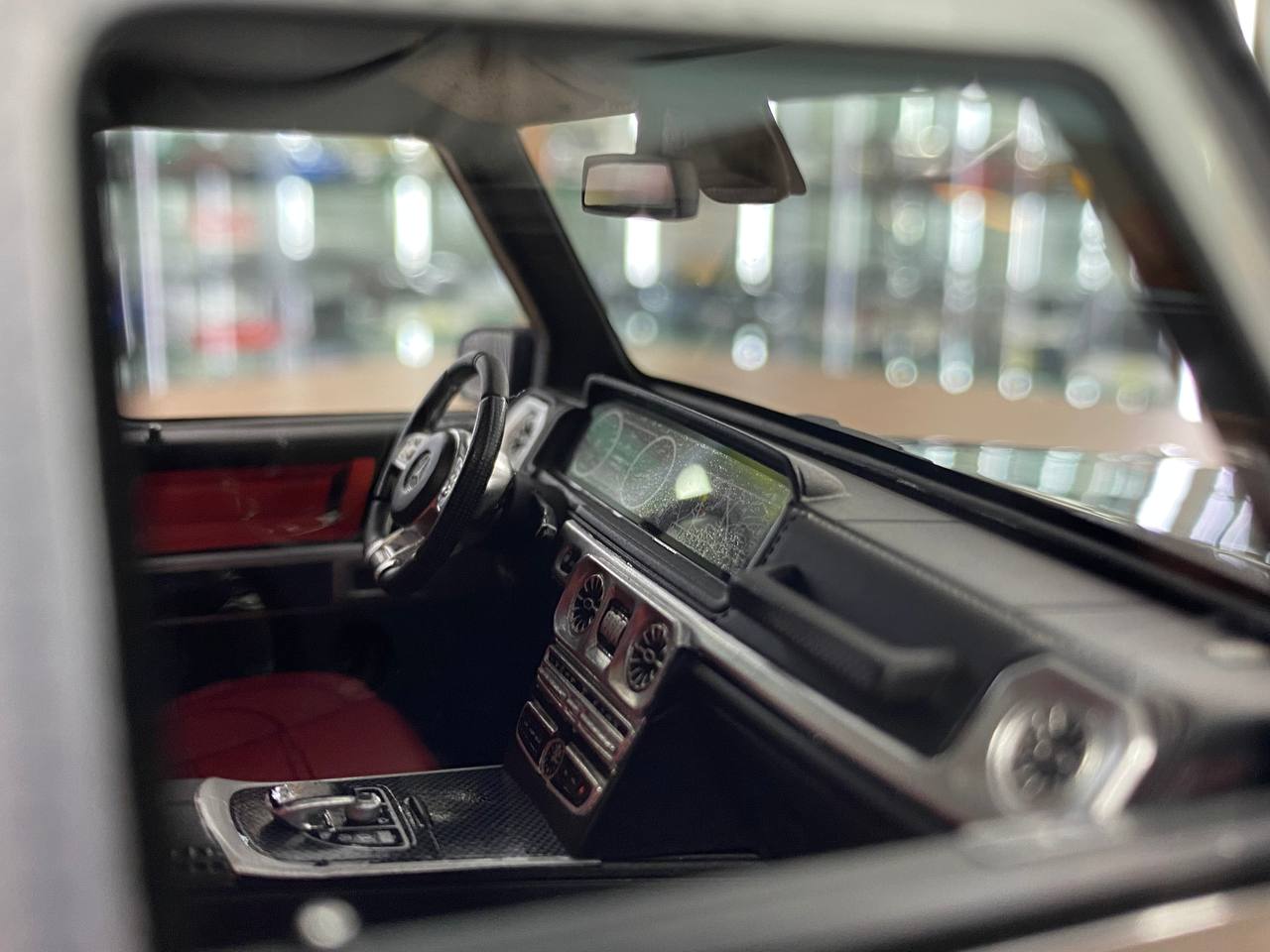 MotorHelix Mercedes-Benz G63 AMG 2019 - 1/18 Resin Model - Silver Black