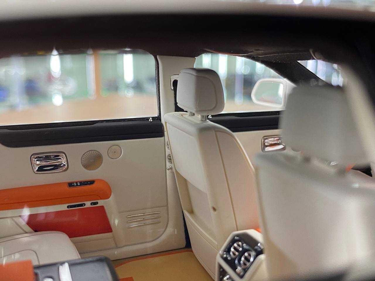 1/18 Resin  – VMB Model  Rolls Royce Ghost White/ Carbon Fiber hood Limited- 99 pcs