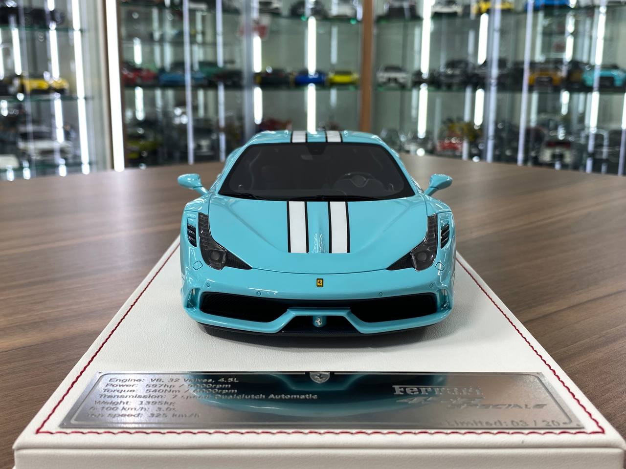 1/18 Resin Davis & Giovanni Ferrari 458 Speciale Tiffany Blue / White, Black Stripe Limited Edition: 20 pcs