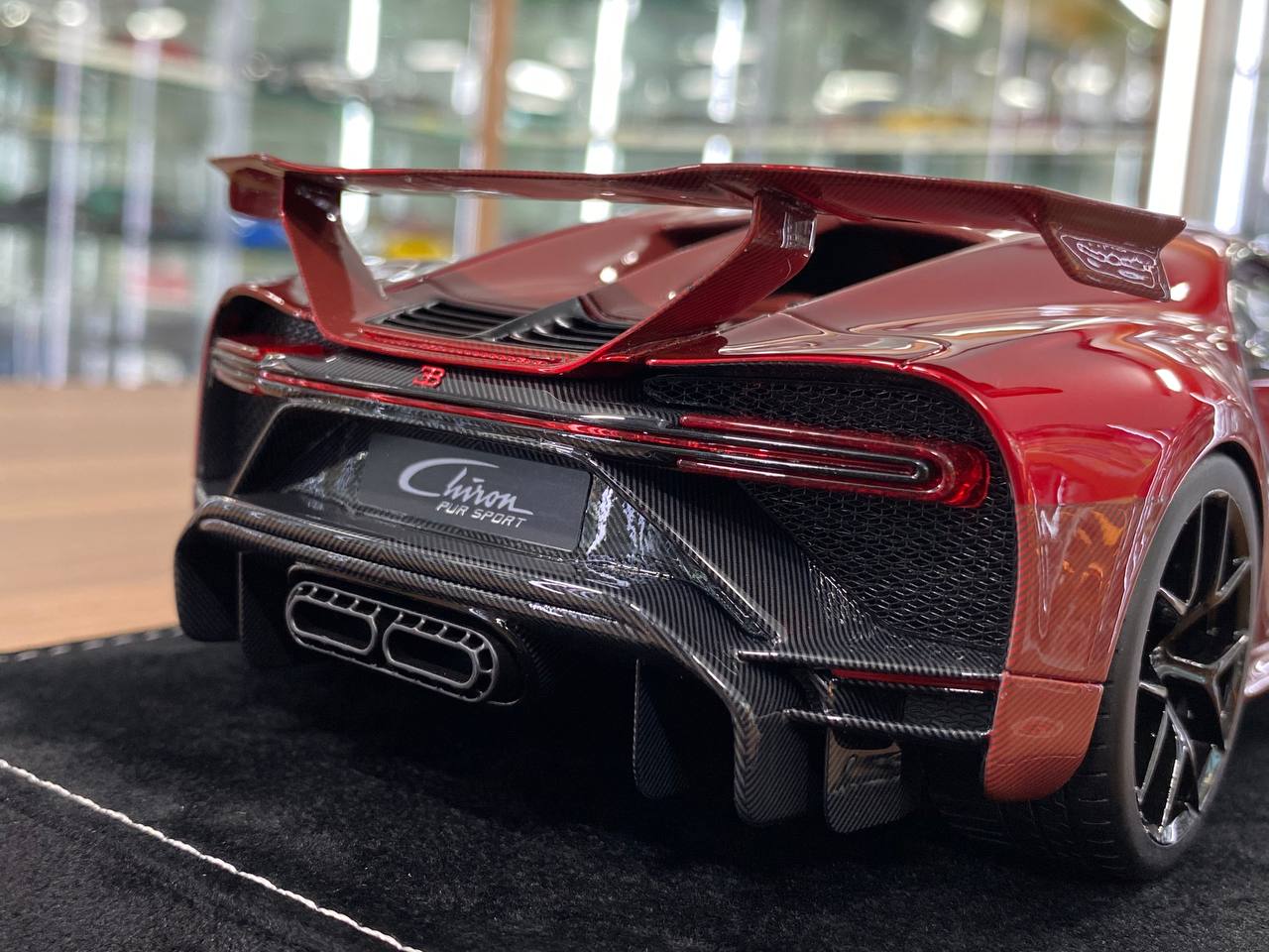 1/18 H&H Bugatti Chiron Pur Sport Pearl Red Carbon Fiber | Resin | Limited 30 pcs