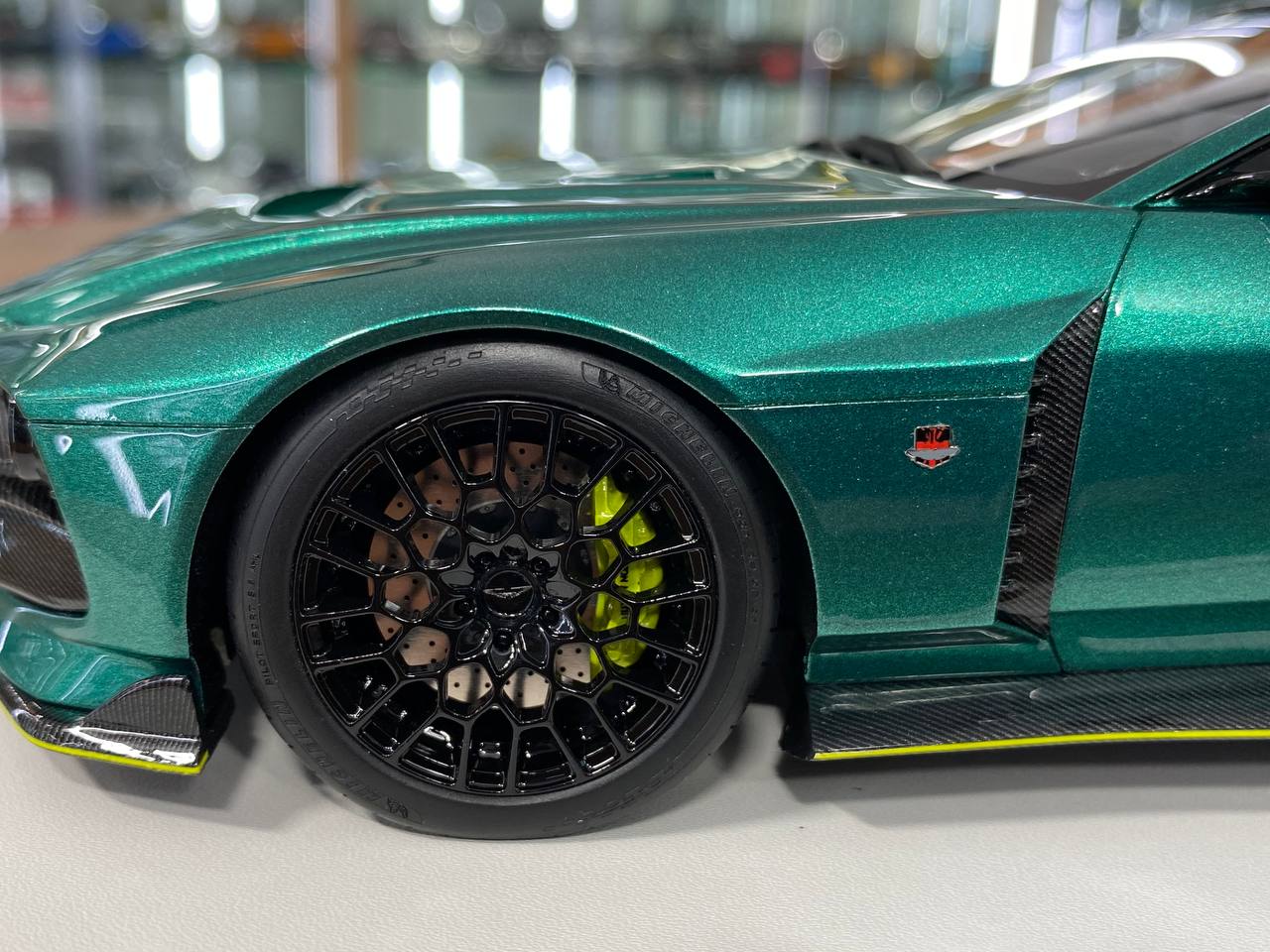 1/18 Resin Aston Martin Valour by Runner Limited 50 pcs Racing Green