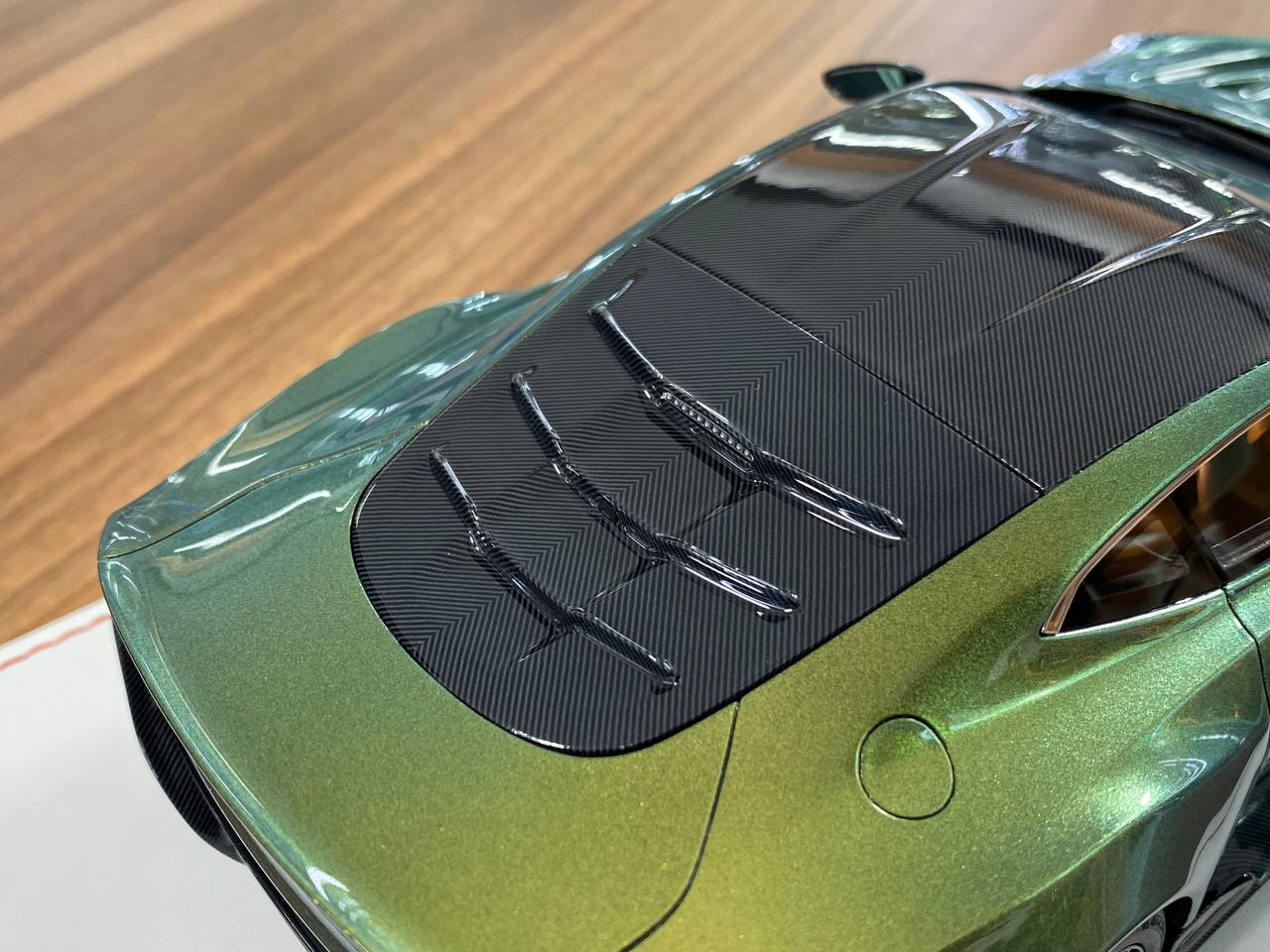 1/18 Resin Aston Martin Valour by Runner Limited 30 pcs Verdant Jade
