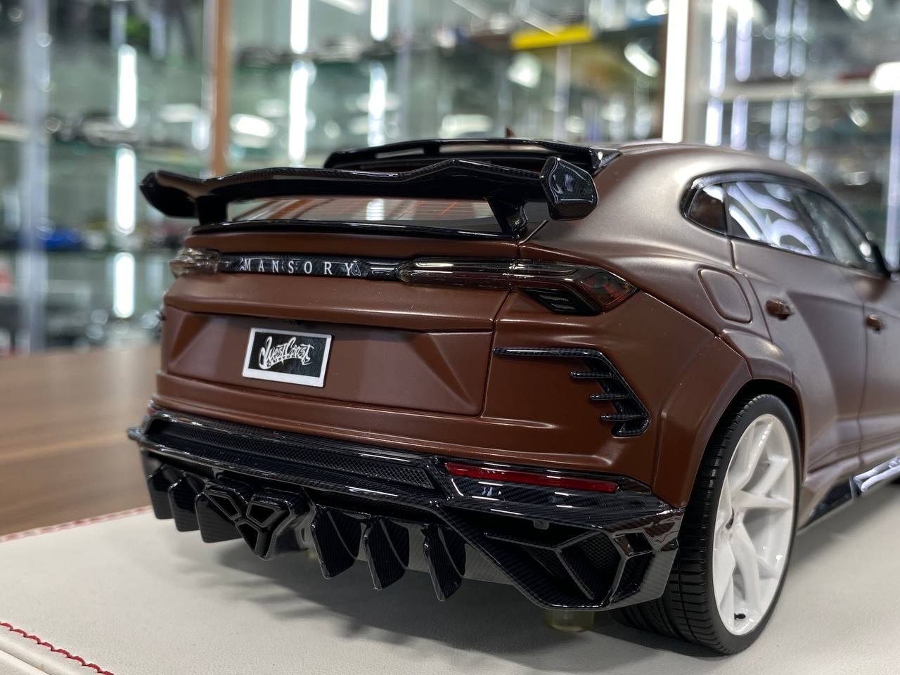 1/18 Resin Lamborghini Urus MANSORY Davis & Giovanni Gloss Brown