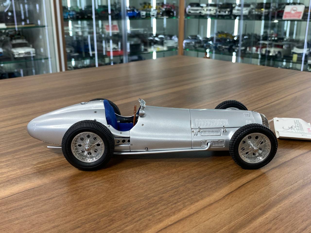 CMC Mercedes-Benz W154 - 1/18 Diecast Model, All Opening - Silver