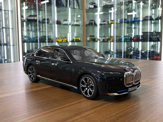 1/18 Metal Diecast Full Opening Minichamps Dealer Edition BMW i7 (2022) - Black Metallic