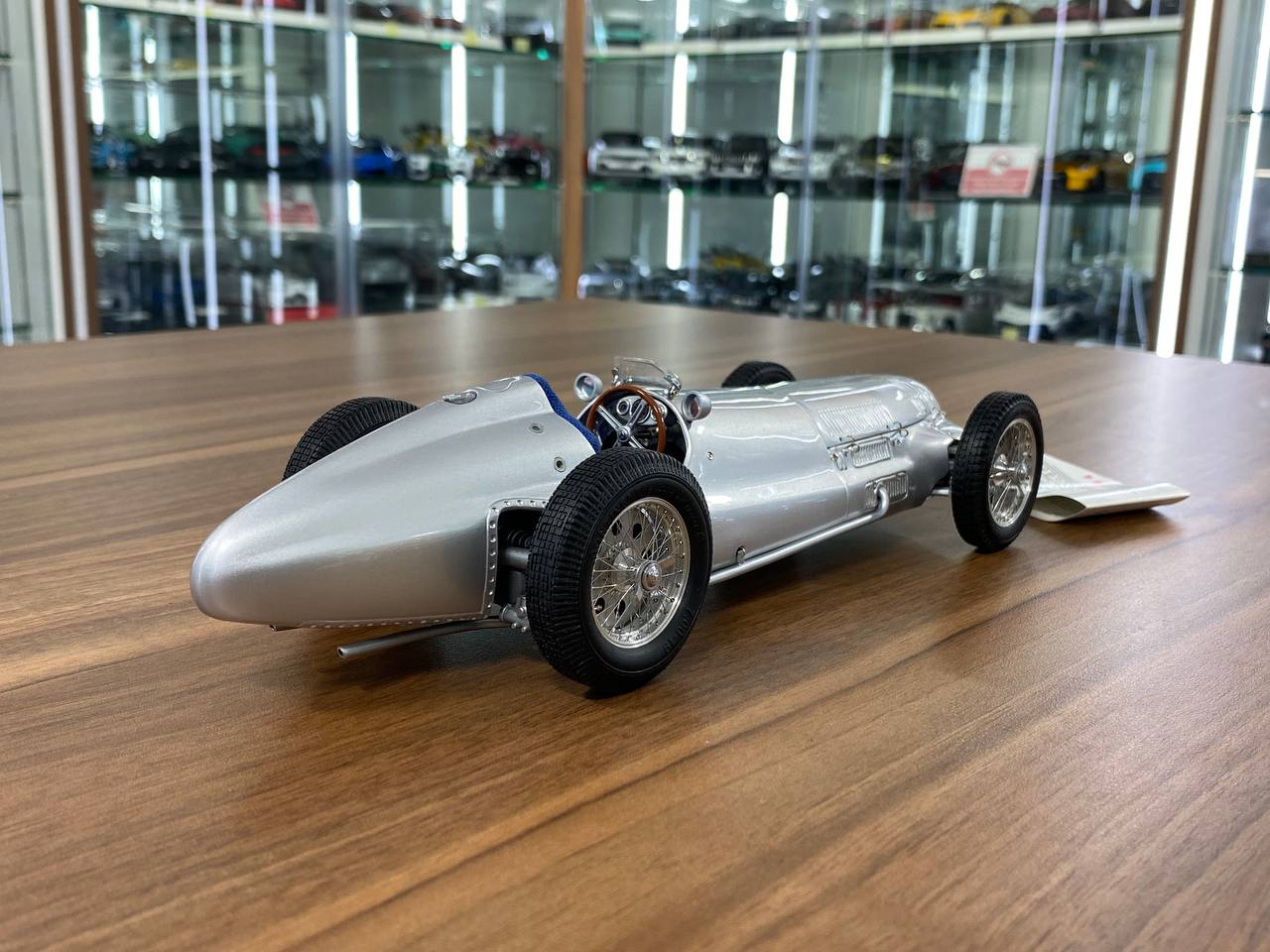 CMC Mercedes-Benz W154 - 1/18 Diecast Model, All Opening - Silver