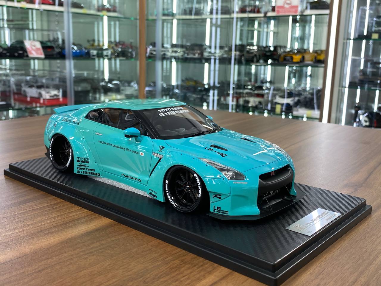 Nissan GT-R R35 Liberty Walk One Model [1/18 Tiffany Resin]