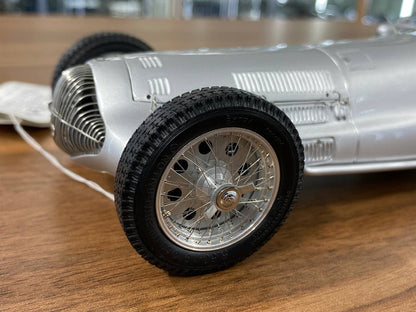 CMC Mercedes-Benz W154 - 1/18 Diecast Model, All Opening - Silver