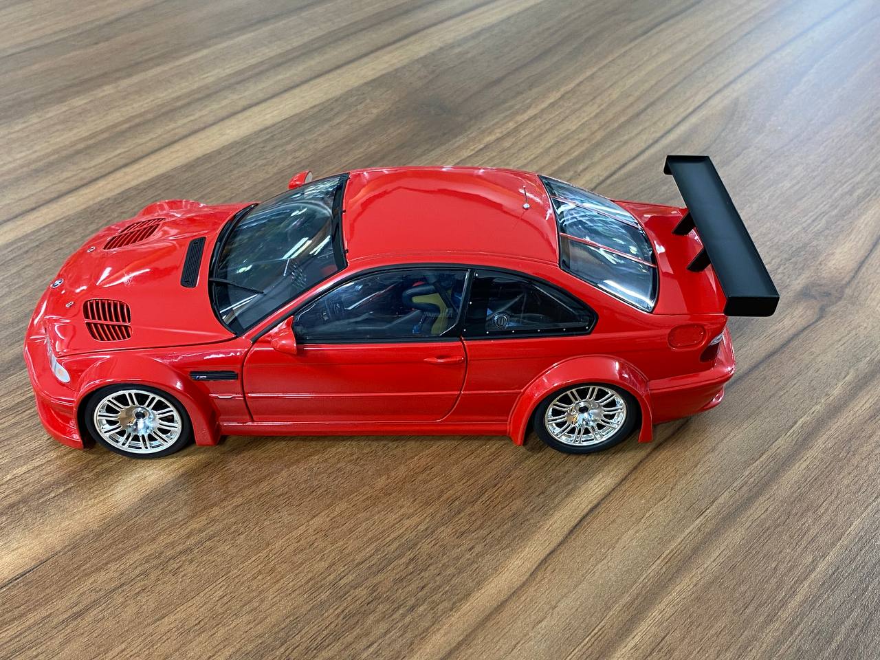 BMW M3 GTR ストリート 2001 レッド 1/18 ミニチャンプス 1/18 Minichamps - BMW M3 E46 GTR 2001 Street - Red