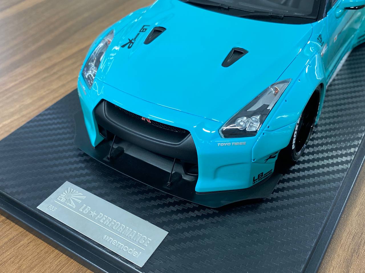 Nissan GT-R R35 Liberty Walk One Model [1/18 Tiffany Resin