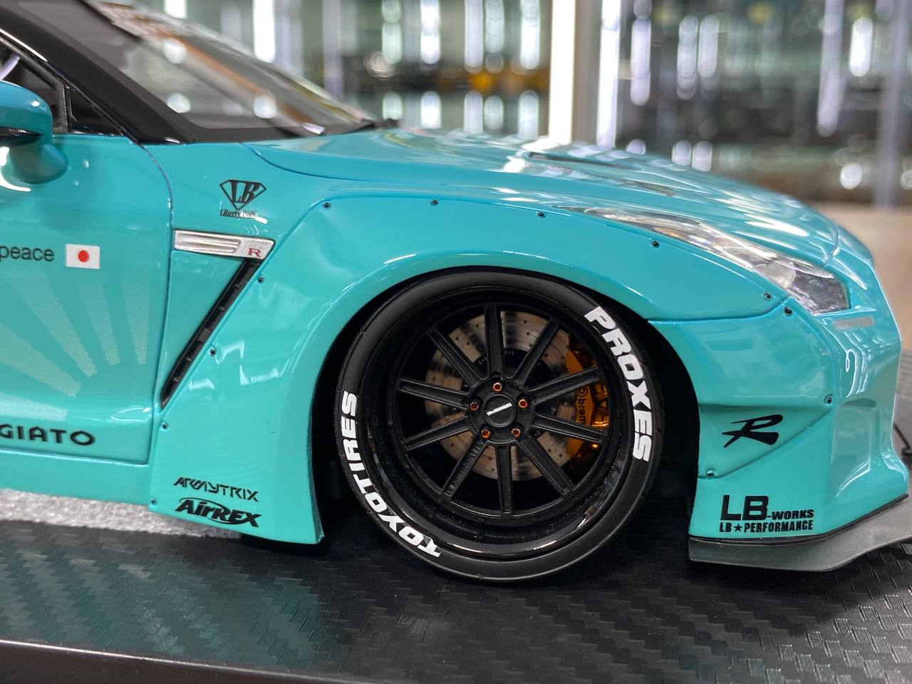Nissan GT-R R35 Liberty Walk One Model [1/18 Tiffany Resin