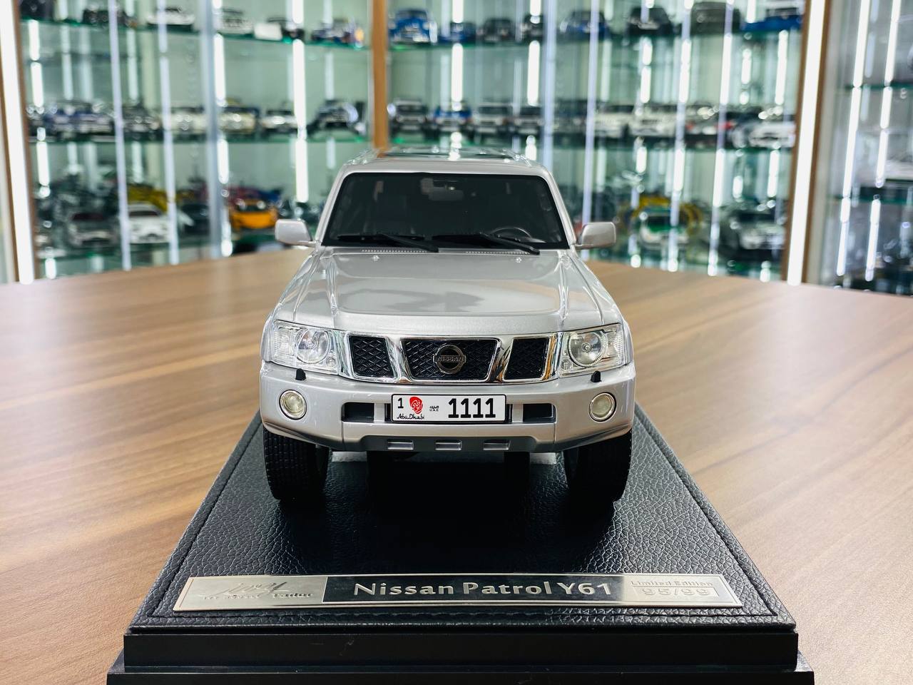 Ivy Model 1/18 Nissan Patrol Safari Y61 – Silver, Limited Edition