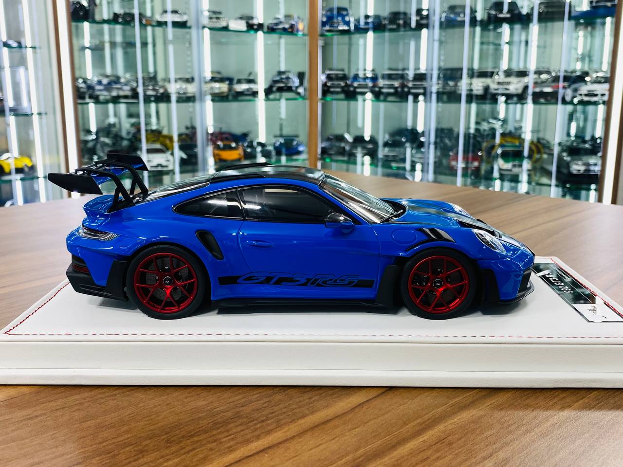 Ivy Model 1/18 Porsche 911 992 GT3 RS Weissach – Shark Blue, Limited to 15 pcs