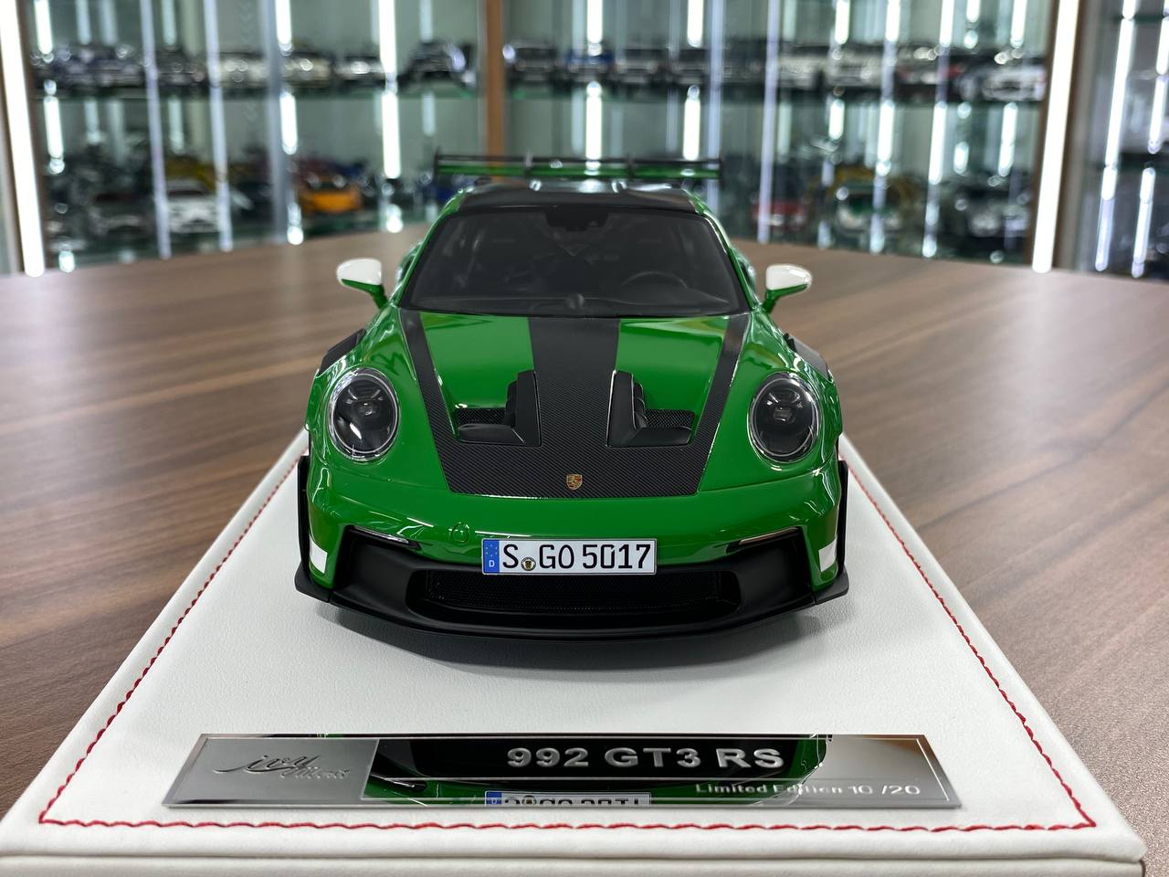 Ivy Model 1/18 Porsche 911 992 GT3 RS Weissach – Python Green with White Wheels, Limited to 20 Pcs