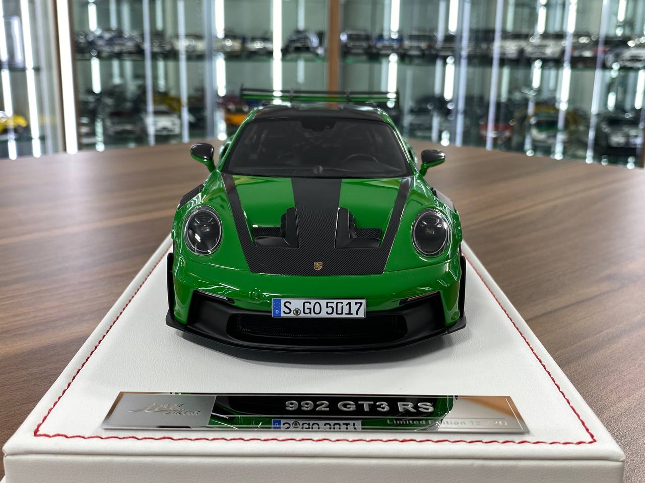 Ivy Model 1/18 Porsche 911 992 GT3 RS Weissach – Python Green with Red Wheels, Limited to 20 pcs.