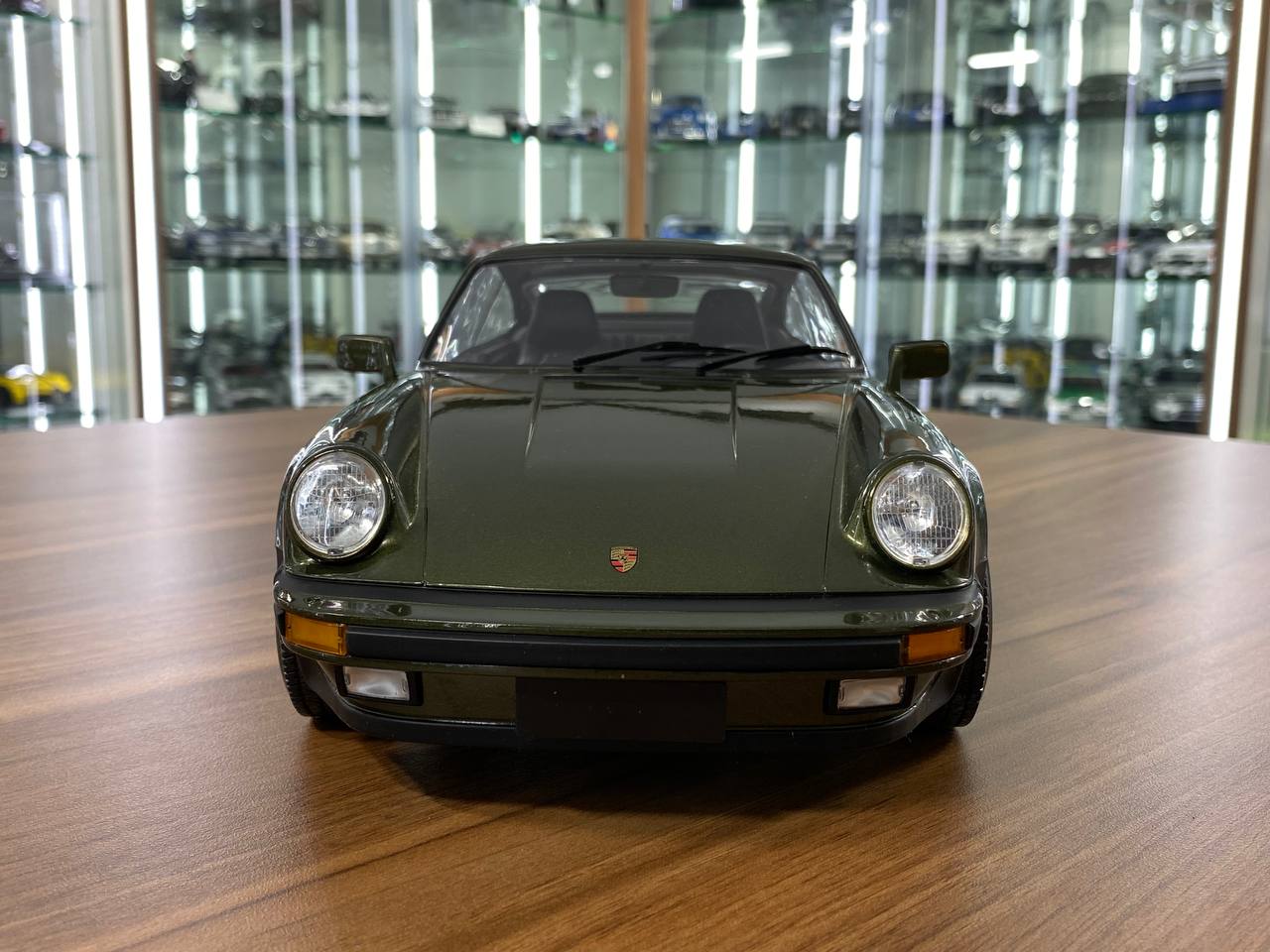 1/12 Diecast Model – Porsche 911 Turbo (1977) Olive by Minichamps
