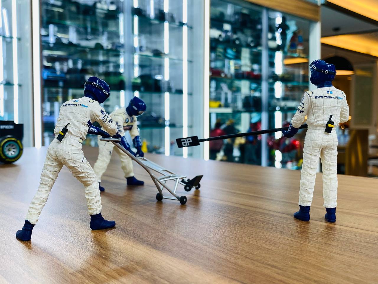 1/18 Resin – BMW Williams Jack Set by Minichamps