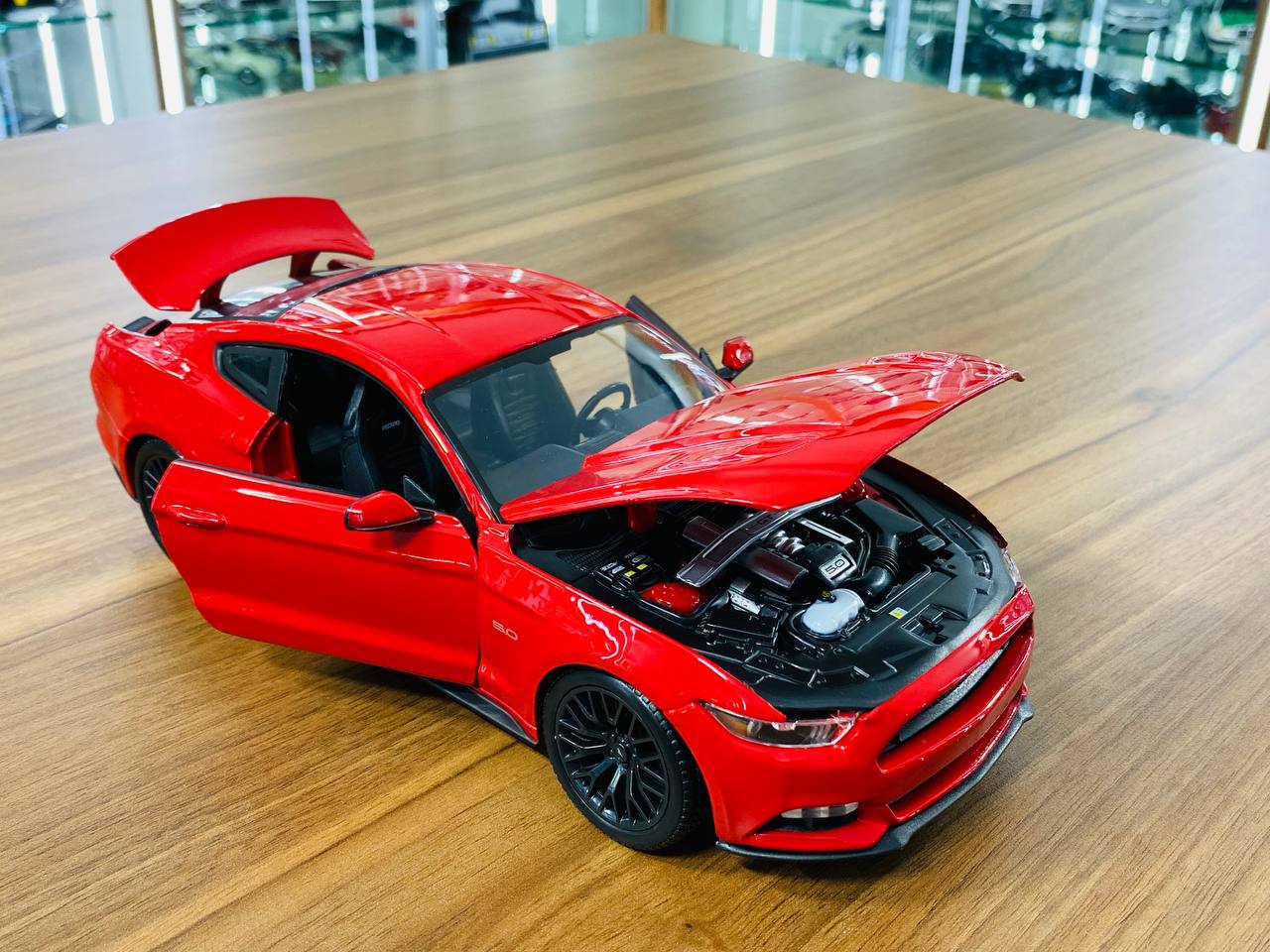 1/18 Diecast Full opening  Maisto Ford Mustang 2015 in Red
