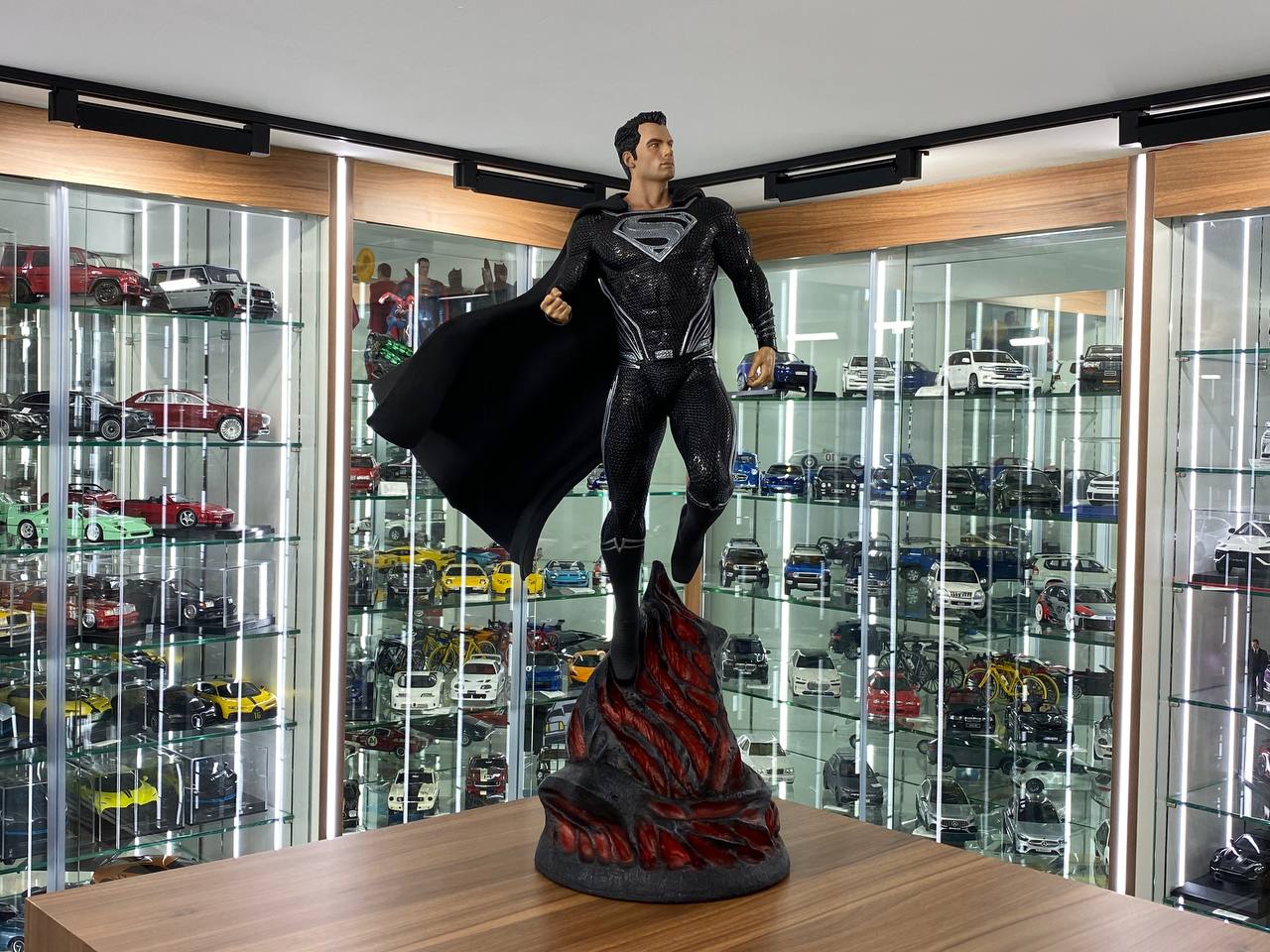SUPERMAN  Black Suit “Justice League” Figure