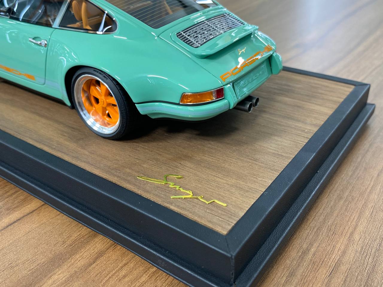 1/18 Porsche Singer 911 Timothy & Pierre in Tiffany