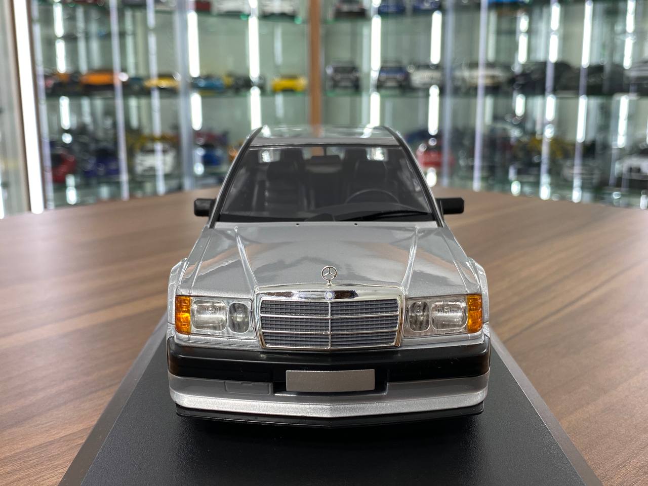 1:18 Diecast – Minichamps Mercedes-Benz 190E 2.5-16 EVO I (1989)