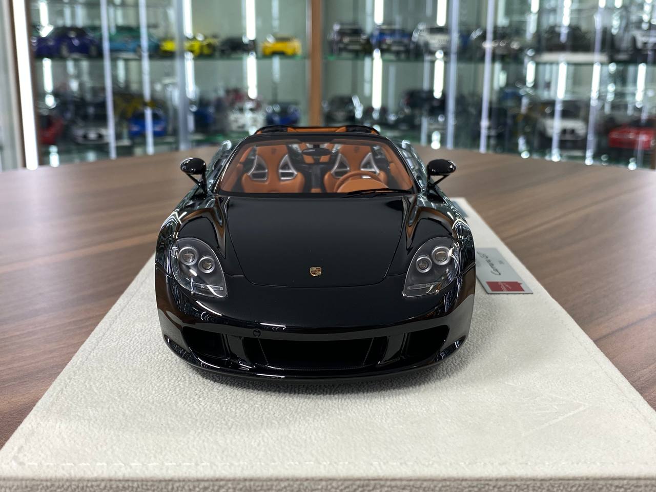 1:18 Resin Model  – Make Up Porsche Carrera GT (2004) Black Limited 60 pcs