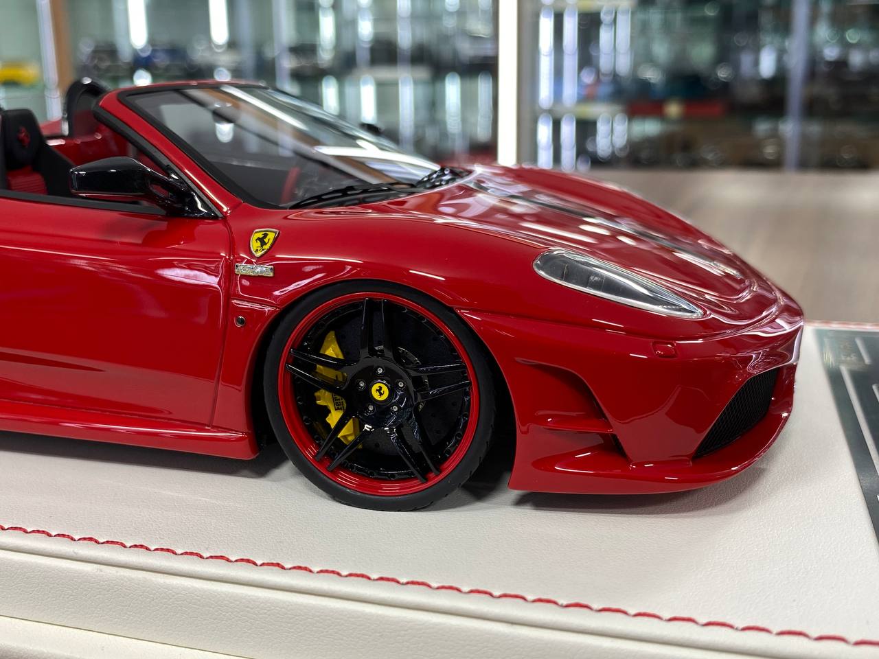 1:18 Resin  – Davis & Giovanni Ferrari 16M Scuderia Spider Novitec Rosso Corsa / Black Stripe Limited 10