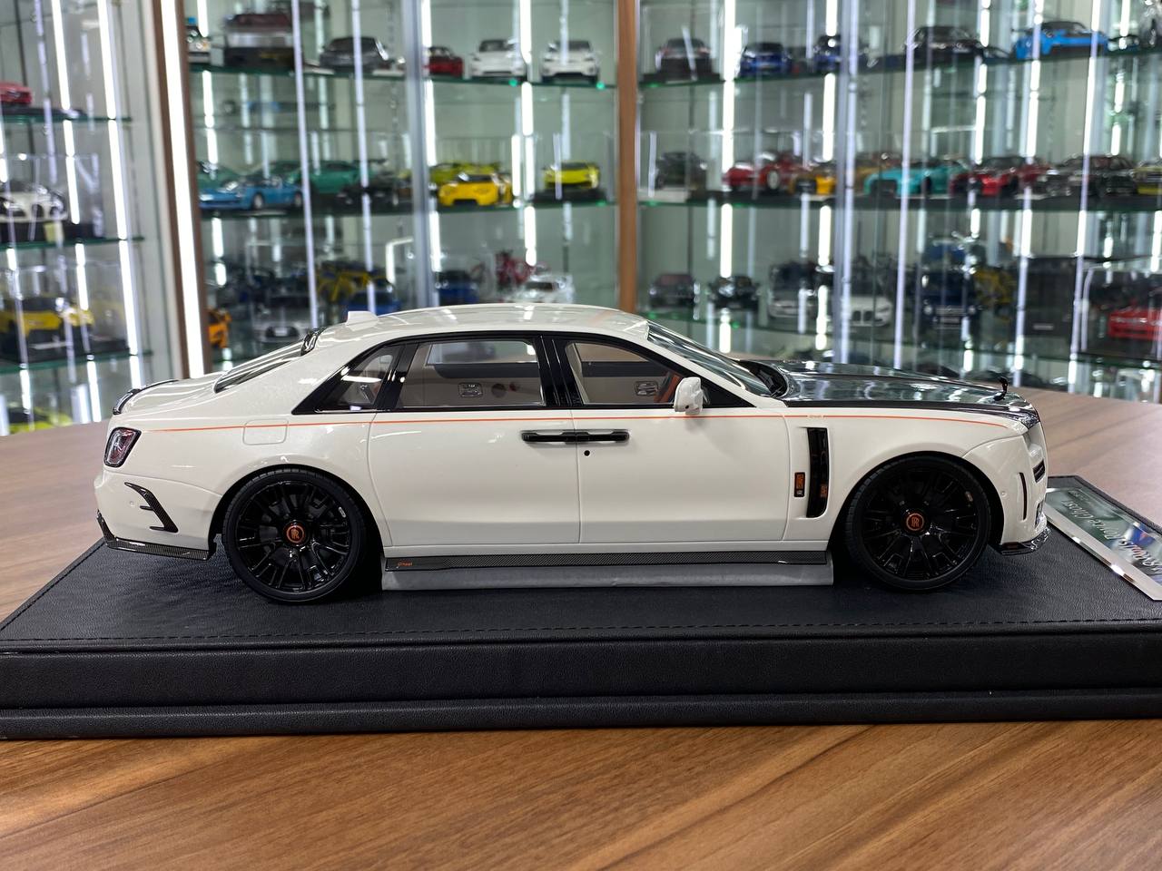 1/18 Resin  – VMB Model  Rolls Royce Ghost White/ Carbon Fiber hood Limited- 99 pcs