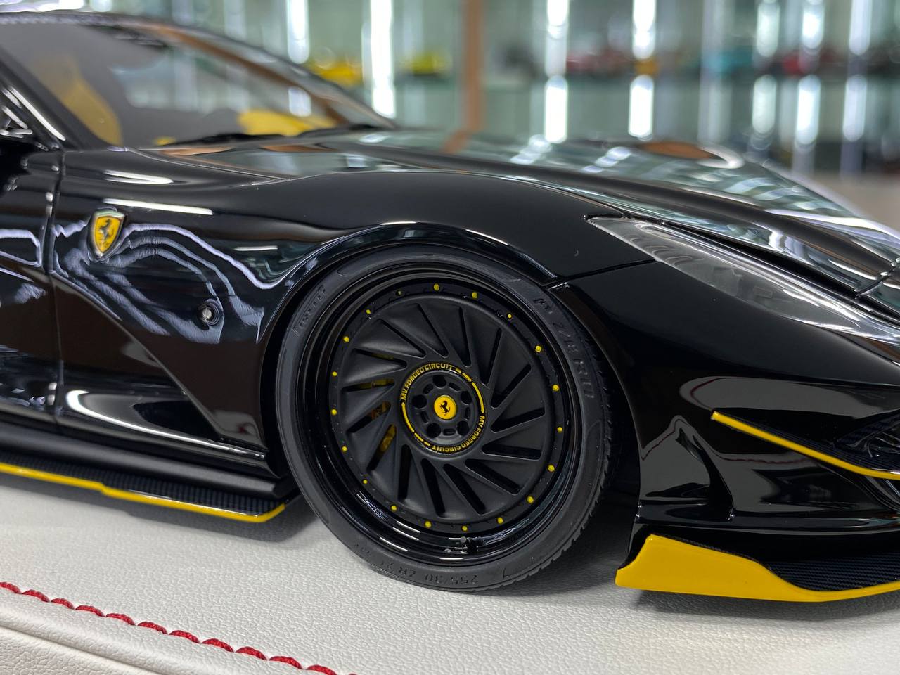 1/18 Resin  – Davis & Giovanni  Ferrari 812 Superfast SVR Black / Yellow accents Limited Edition 8 pcs