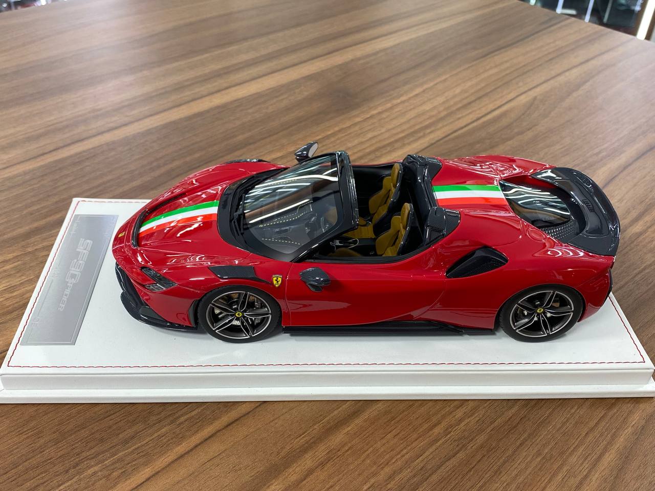 1/18 Resin Model – CE Custom Edition Ferrari SF90 Spider Red with Italy Flag Livery  Limited Edition: 30 pcs